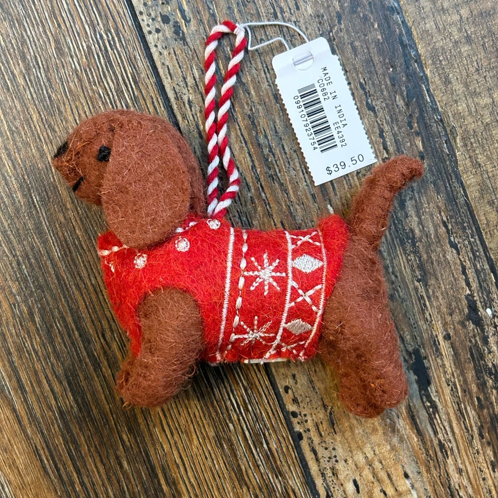 NWT J CREW Dachshund Dog in a red winter Sweater
Ornament Poly Length: 2 3/4".‎